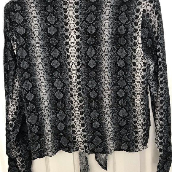 BNWT H&M Snake Print Top Size 12 - Picture 2 of 4